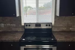 890 NW 22nd Ct, Miami, FL 33125 - Photo 11