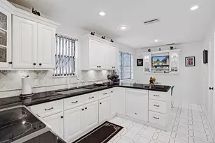 8084 Buttonwood Cir, Tamarac, FL 33321 - Photo 17