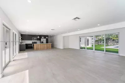 430 Tamarind Dr, Hallandale Beach, FL 33009 - Photo 23