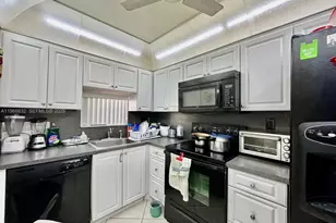 8960 S Hollybrook Blvd, Pembroke Pines, FL 33025 - Photo 5