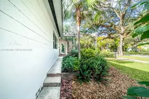 9118 NE 5th Ave, Miami Shores, FL 33138 - Photo 25