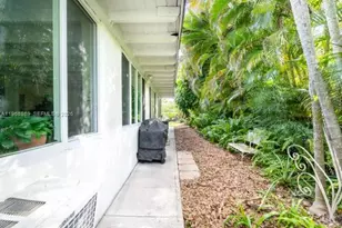 9118 NE 5th Ave, Miami Shores, FL 33138 - Photo 23