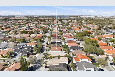 8725 NW 148th Ter, Miami Lakes, FL 33018 - Photo 9