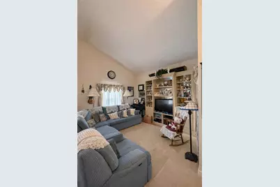 19804 NW 67th Ct, Hialeah, FL 33015 - Photo 3