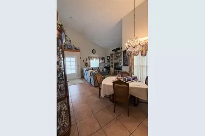 19804 NW 67th Ct, Hialeah, FL 33015 - Photo 5