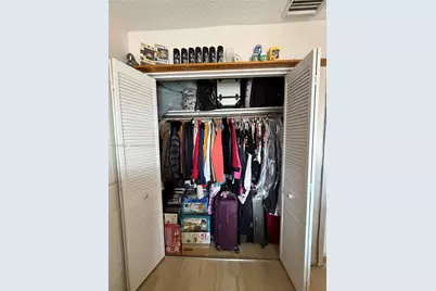 19804 NW 67th Ct, Hialeah, FL 33015 - Photo 15