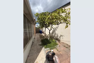 19804 NW 67th Ct, Hialeah, FL 33015 - Photo 19