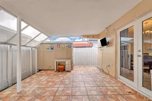 3289 W 70th St, Hialeah, FL 33018 - Photo 37