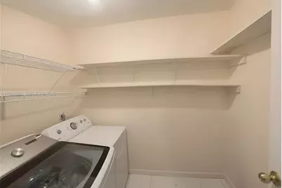 3289 W 70th St, Hialeah, FL 33018 - Photo 33