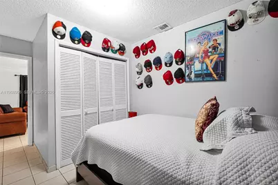 3289 W 70th St, Hialeah, FL 33018 - Photo 31