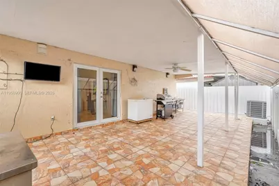 3289 W 70th St, Hialeah, FL 33018 - Photo 35
