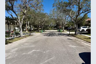 2644 Miller Ct, Weston, FL 33332 - Photo 5