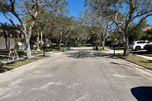 2644 Miller Ct, Weston, FL 33332 - Photo 5