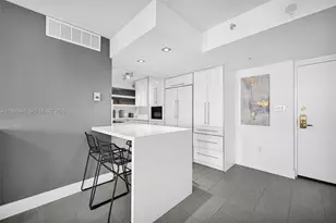 5225 Collins Ave, Miami Beach, FL 33140 - Photo 11