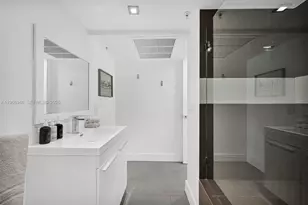 5225 Collins Ave, Miami Beach, FL 33140 - Photo 23