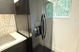 1960 W 63rd St, Hialeah, FL 33012 - Photo 5