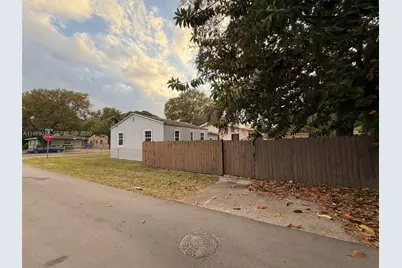 1249 NW 42nd St, Miami, FL 33142 - Photo 3