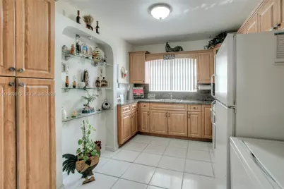 1675 W 72nd St, Hialeah, FL 33014 - Photo 5