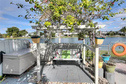 1675 W 72nd St, Hialeah, FL 33014 - Photo 11