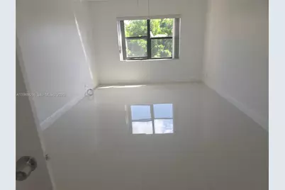 8290 Lake Dr #448, Doral, FL 33166 - Photo 11