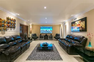 19701 W Oakmont Dr, Hialeah, FL 33015 - Photo 17