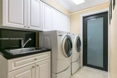 19701 W Oakmont Dr, Hialeah, FL 33015 - Photo 25