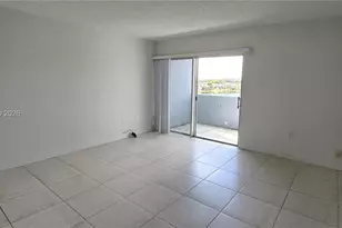 9375 Fontainebleau Blvd, Miami, FL 33172 - Photo 5