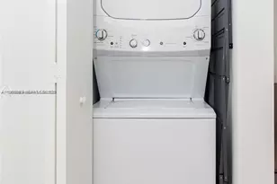 55 SW 9th St, Miami, FL 33130 - Photo 15