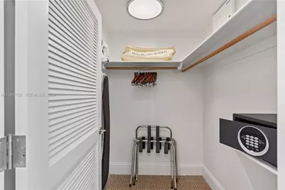 4401 Collins Ave #1706, Miami Beach, FL 33140 - Photo 37