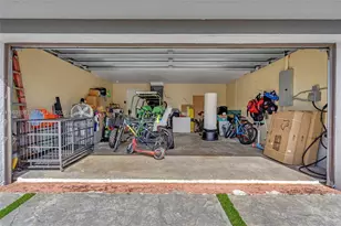 6325 NW 200th St, Hialeah, FL 33015 - Photo 35