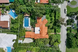 575 Hibiscus Ln, Miami, FL 33137 - Photo 63