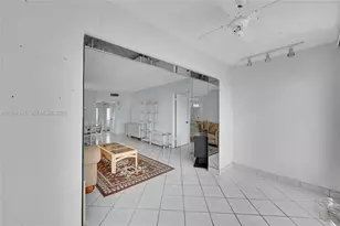 7960 N Sunrise Lakes Dr, Sunrise, FL 33322 - Photo 11