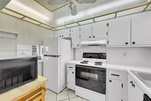 7960 N Sunrise Lakes Dr, Sunrise, FL 33322 - Photo 13