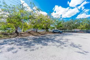 8501 NW 8th St, Miami, FL 33126 - Photo 21