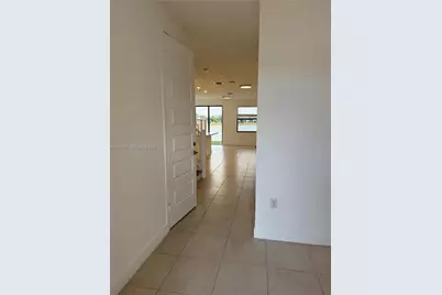 9117 NW 159th St, Miami Lakes, FL 33018 - Photo 11