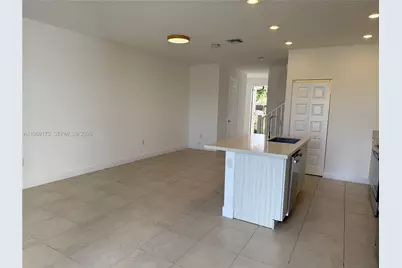9117 NW 159th St, Miami Lakes, FL 33018 - Photo 17
