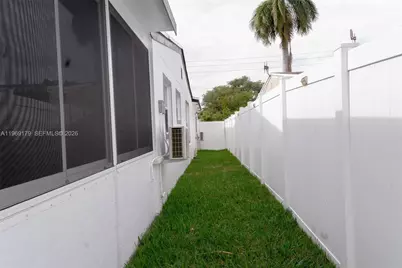 5464 NE 3rd Ave, Oakland Park, FL 33334 - Photo 43