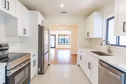 415 E 52nd St, Hialeah, FL 33013 - Photo 11