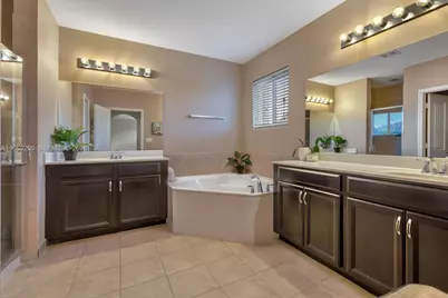 2152 NW 16th Ter, Homestead, FL 33030 - Photo 13