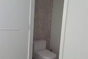 68 SE 6th St, Miami, FL 33131 - Photo 7