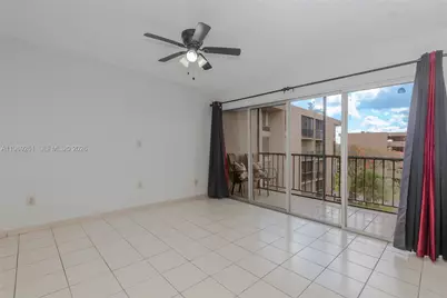 9150 Fontainebleau Blvd #402, Miami, FL 33172 - Photo 3