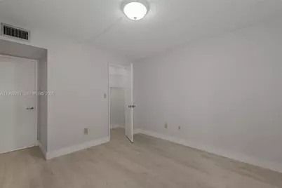 9150 Fontainebleau Blvd #402, Miami, FL 33172 - Photo 17