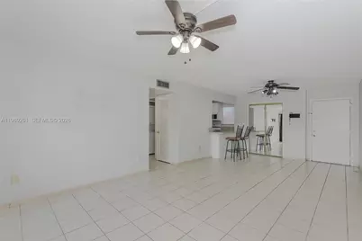 9150 Fontainebleau Blvd #402, Miami, FL 33172 - Photo 5