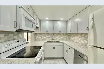 330 SE 20th Ave #303, Deerfield Beach, FL 33441 - Photo 5