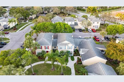 10930 Periwinkle Ln, Tamarac, FL 33321 - Photo 35