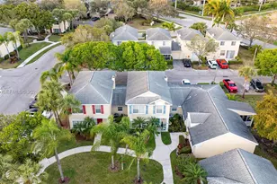 10930 Periwinkle Ln, Tamarac, FL 33321 - Photo 35