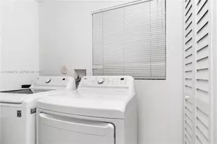 10930 Periwinkle Ln, Tamarac, FL 33321 - Photo 25