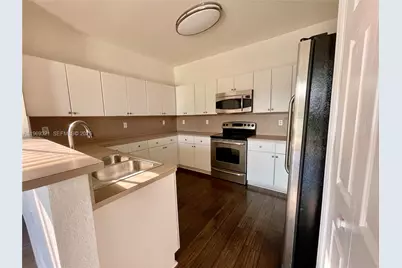 10844 NW 84th St, Doral, FL 33178 - Photo 9