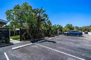 2201 NE 14th Ave, Wilton Manors, FL 33305 - Photo 15