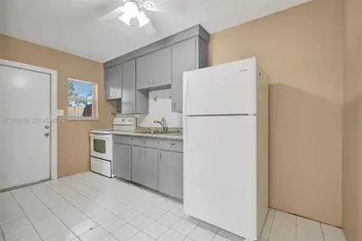 208 SW 2nd Pl, Dania Beach, FL 33004 - Photo 29